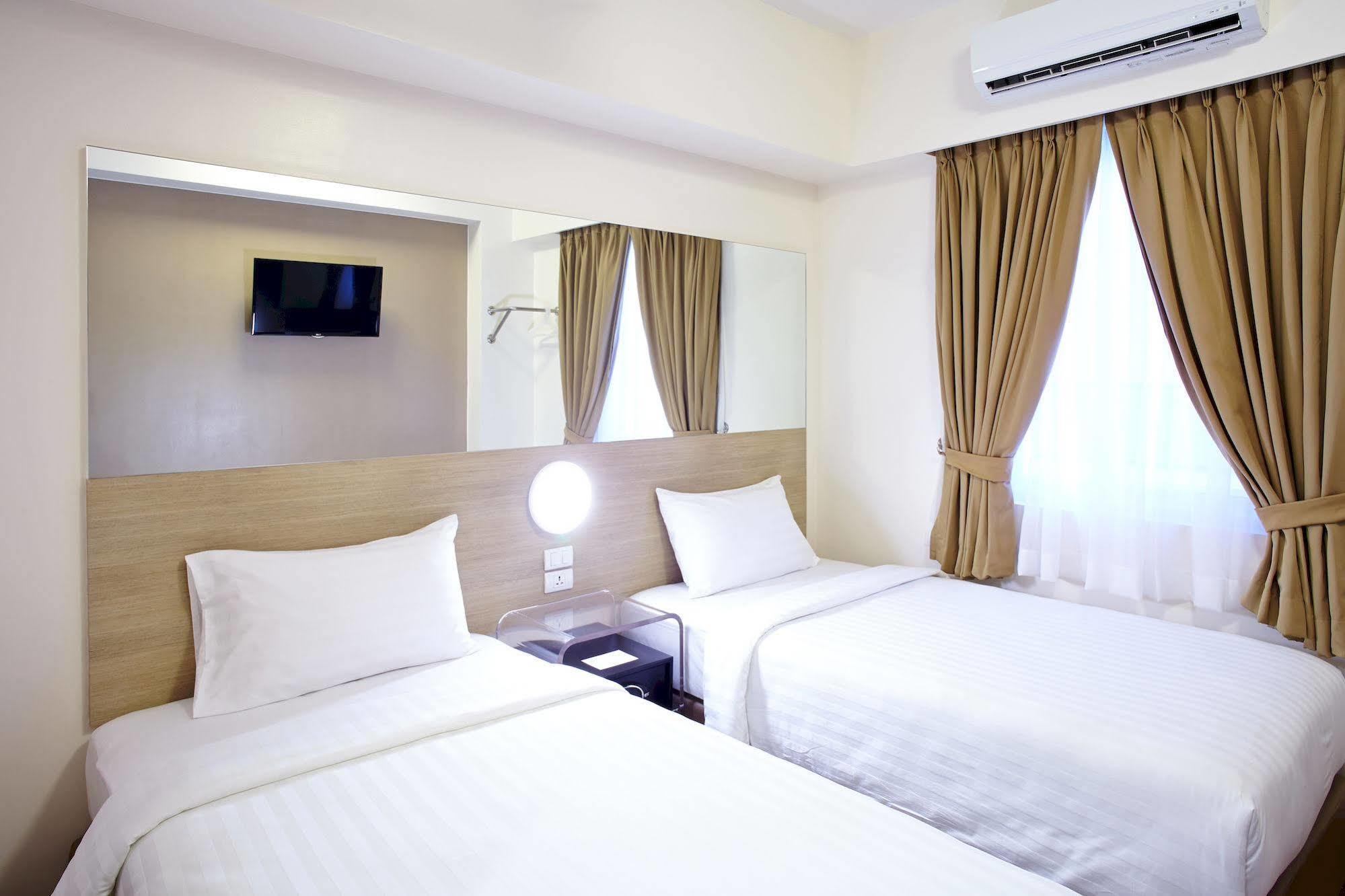 Red Planet Quezon City Timog Esterno foto